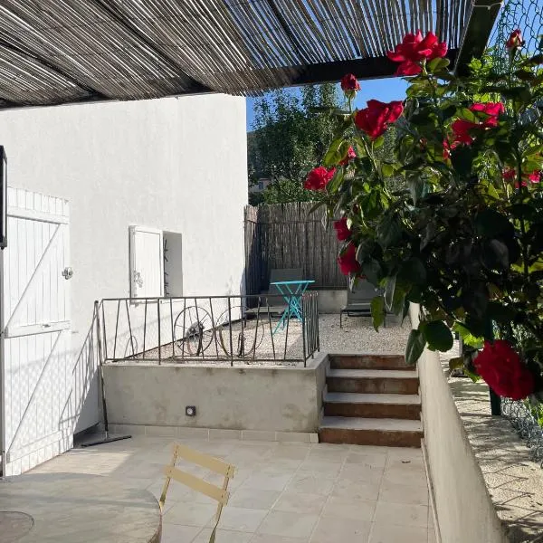 Appartement au calme et belle terrasse, ξενοδοχείο σε Peyroules