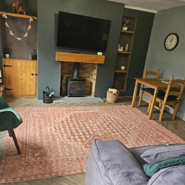 Caterpillar Cottage, tucked away in Kelbrook, hotel em Kelbrook