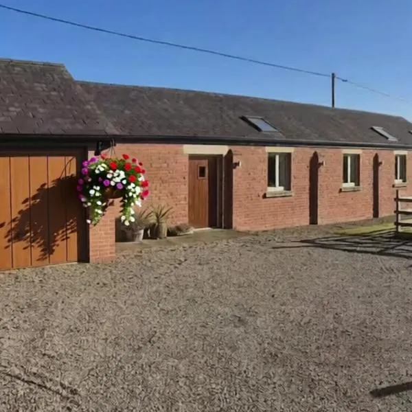 롱리지에 위치한 호텔 Bowland Breaks- The Shippon Luxury Holiday Let, Luxury Barn Escape with Optional Hot Tub, Log Burner,Comfy Beds, and Views