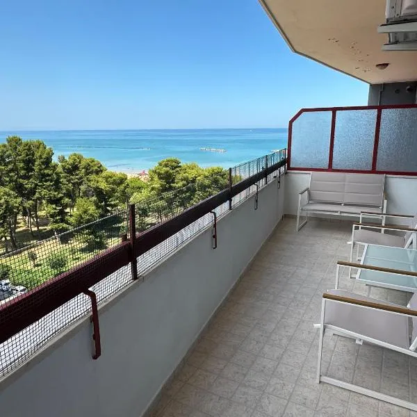Flo Beach House - Terrazza sul mare e parcheggio gratuito, hotel a Montesilvano