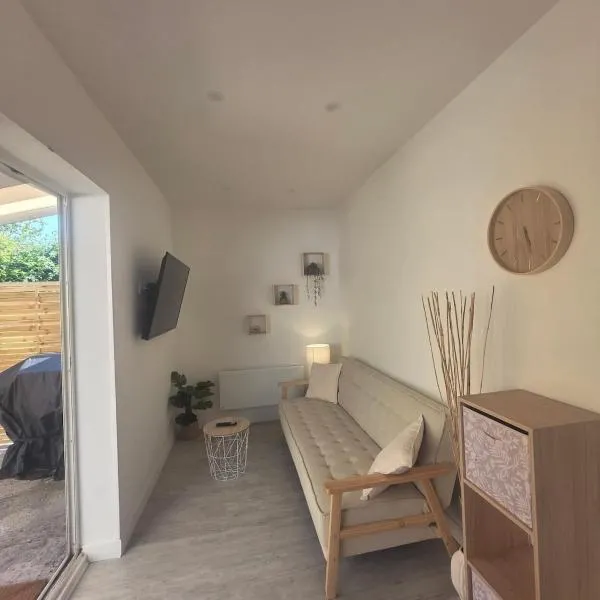 Maison cosy avec grande terrasse privative, hotel a Préchacq
