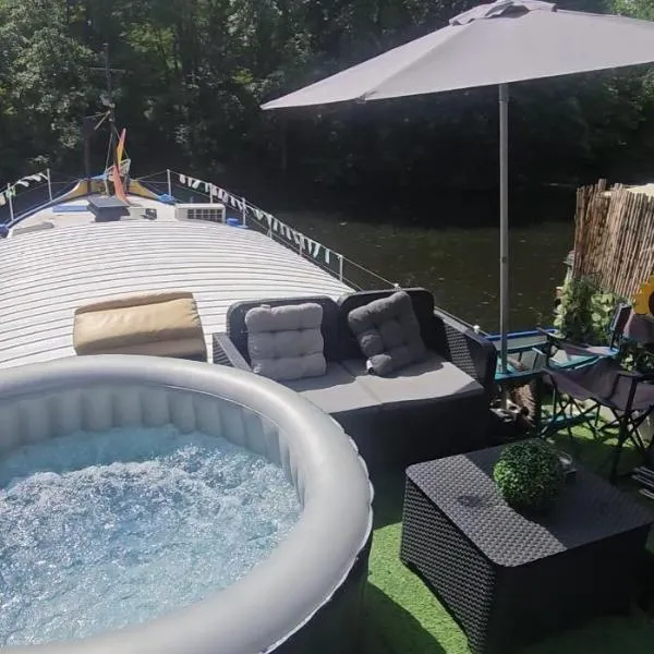 Peniche refuge Seine – hotel w mieście Vigneux-sur-Seine