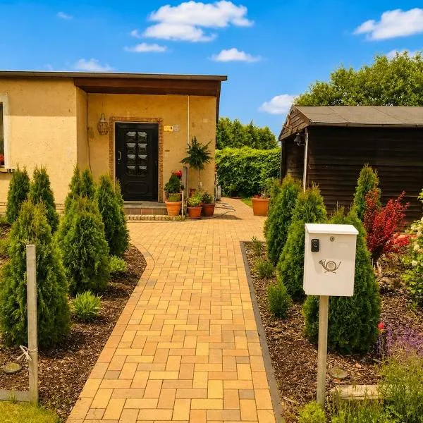 Landhaus am Teerofenrain - mediterraner Bungalow, hotel u gradu Torgelow