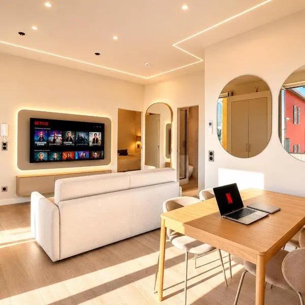MONACO - MENTON - SEA VIEW - 6 PERSONS - PREMIUM LOCATION - 2 BEDROOMS- LUXURY RENOVATED - PARKING - CLIM - BALCONY - BEAcH and SUN, hotell i Menton