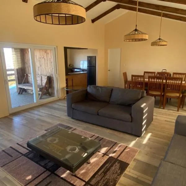 Casa parcela en Quilimari a 20 minutos de playa Pichidangui, hotel din Quilimarí