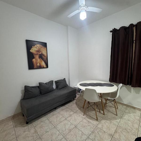 Apartamento atrás do Copacabana Palace à 30 metros da praia - Foto 4