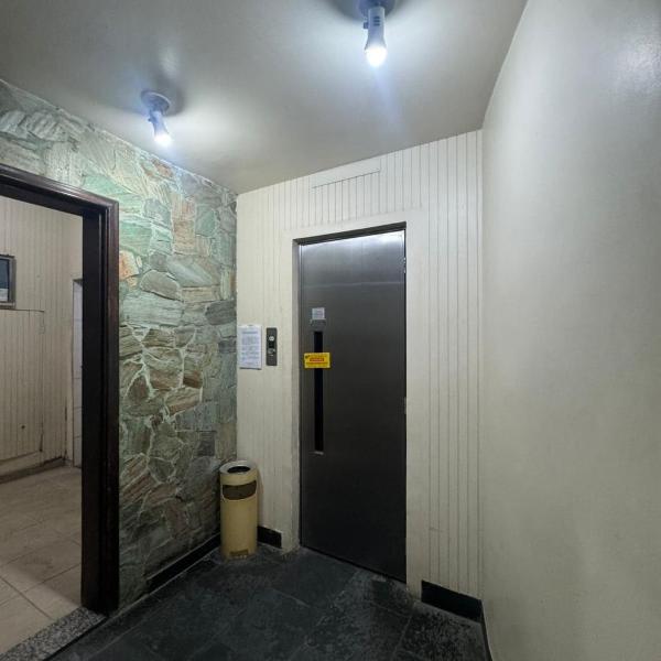 Apartamento atrás do Copacabana Palace à 30 metros da praia - Foto 3