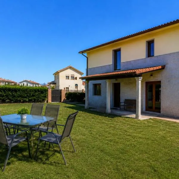 Viesnīca Acogedora casa con jardín pilsētā Castellanos de Villiquera