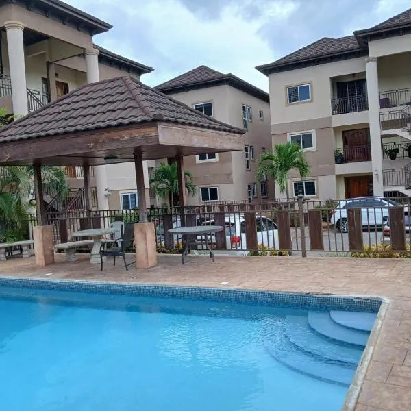 A beautiful two bedroom apartment, hotel sa Kingston