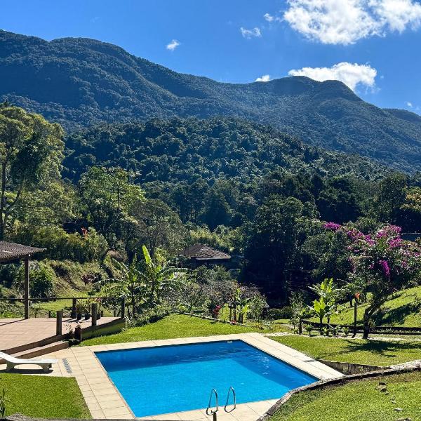 Refúgio na Serra com Piscina e Vista das Montanhas