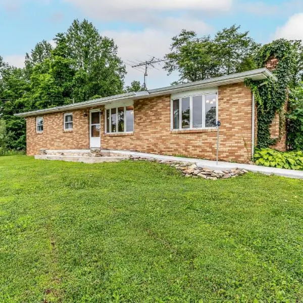 Harmony Hills 3 bedroom farm house, hotel in Bloomington
