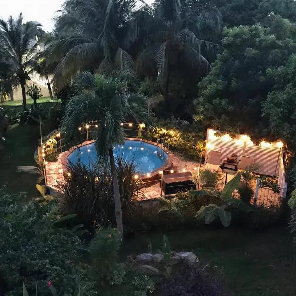 Villa créole BwaSilva avec vue mer, piscine, près de Malendure, Bouillante, hotel en Bouillante