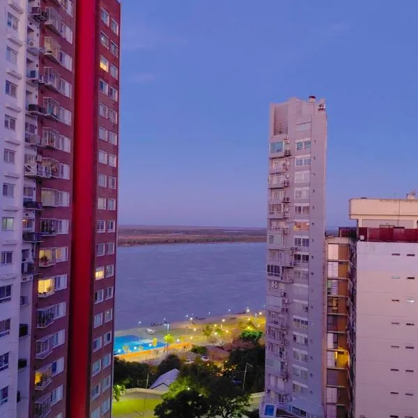 Monoambiente moderno con vista al río, отель в городе Росарио