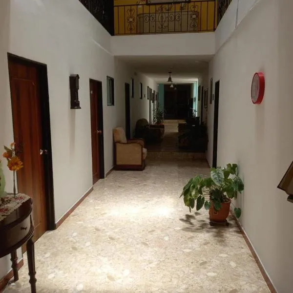 Hotel Oriente Real، فندق في ريونيغرو