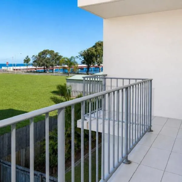 Stylish Unit With Water Views, hotel in Bellara
