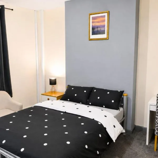 Elegant Double Room with TV, Work Desk & Fast Wi-Fi, hotel in Wolverhampton