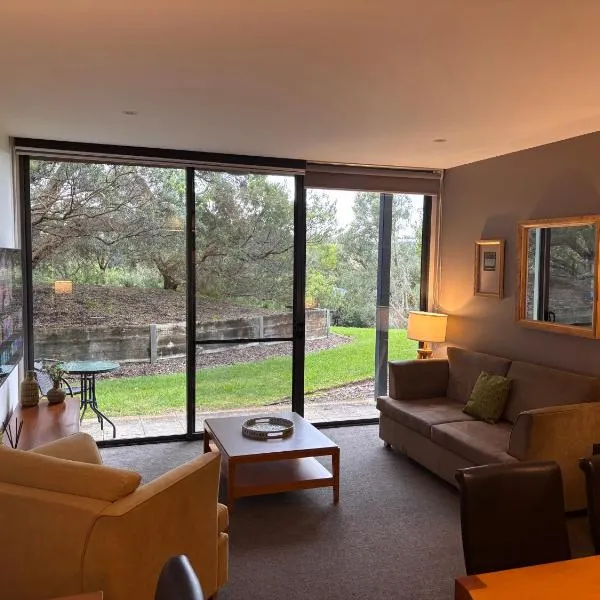Resort Living with Pool, Golf, Bar and Dining, hotel in Fingal