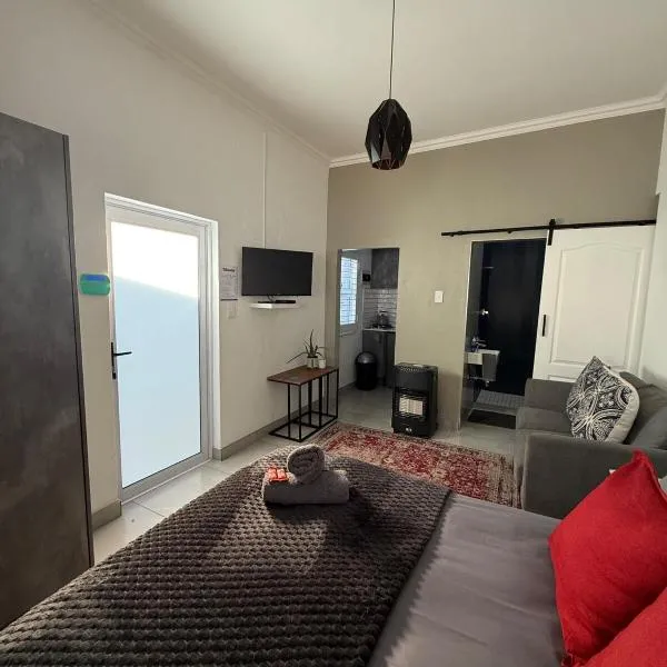 Cozy Sandton Cottage - In the Heart of Sandton, hotel di Johannesburg