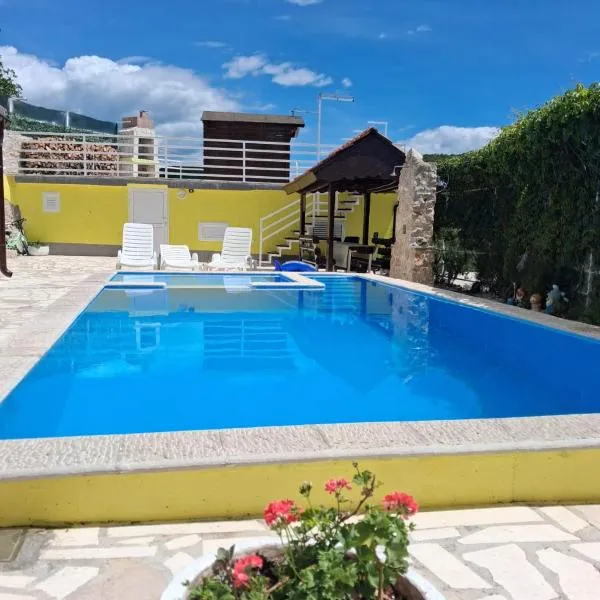Holiday Home Manda - private pool in mountain near sea, hotel en Imotski