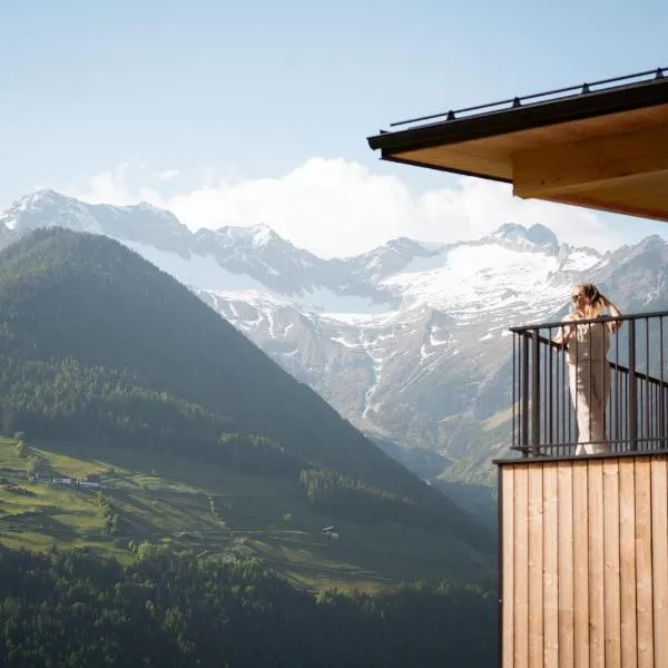 Lahnerhof Chalets mit Bergblick, Terrasse & Sauna im Ahrntal, Hotel in Luttach