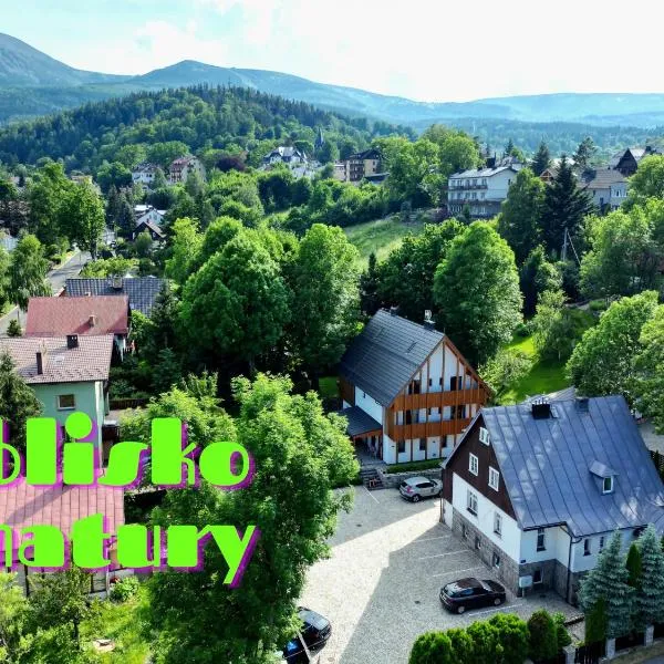 DOM GÓRY LAS - ADULTS 11 plus - w duchu SLOW - centrum - bezpłatny parking - piękny ogród, hotel i Karpacz