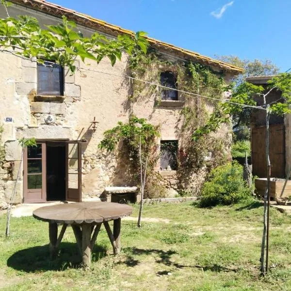 Can Camós - Masia Rural, Hotel in Llagostera