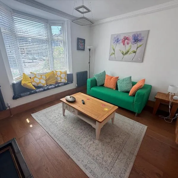 Charming Stratford Hideaway Whole 2 Bedroom House incl Courtyard Garden, khách sạn ở London