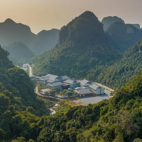 Hilton Quang Hanh Onsen Resort, hotel di Cẩm Phả