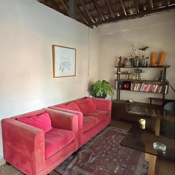 Rumasu Homestay, hótel í Yogyakarta