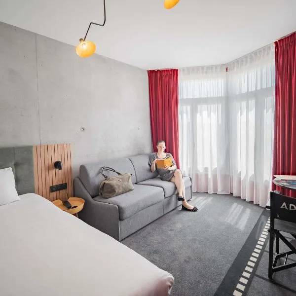 ibis Styles Lens Centre Gare, хотел в Ленс