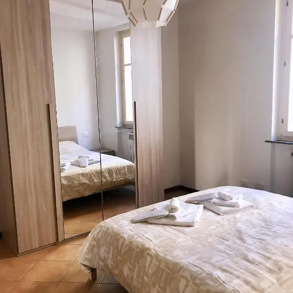 "Coccole nel borgo" 2min to outlet apartment with terrace, hotel in Serravalle Scrivia