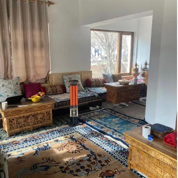 Gyal home, hotel in Leh