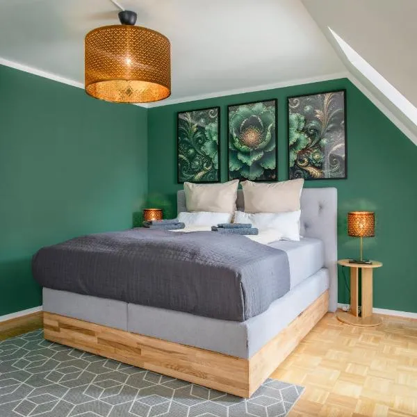 Luxury Design Altstadt Suite - 3BR & Free Parking by HERO HOMES Graz, hotel in Graz