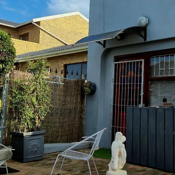 At Lilac Cottage, Jeffreys Bay Cozy stay for 2 & Business traveling, hotel u gradu Džefriz Bej