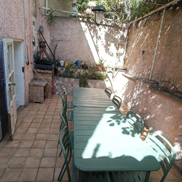 Maison de Pêcheur à 100m de la Plage et du Port: Les Lecques şehrinde bir otel