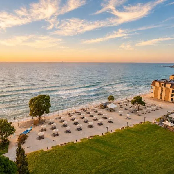 Effect Algara Beach Resort - Ultra All Inclusive and Free Parking, hotelli kohteessa Kranevo