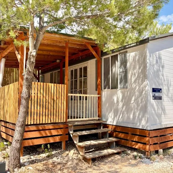 Mobilehome Adams Glamping - Camp Adriatic, Hotel in Primošten