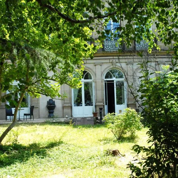 Grand Appartement a Maison sculptée, מלון באוטן