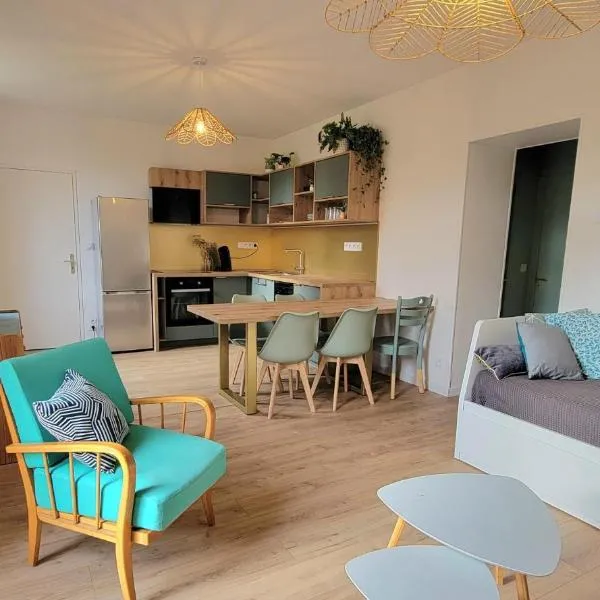 La parenthèse verte - T3, jardin et parking, hotel in Romans-sur-Isère