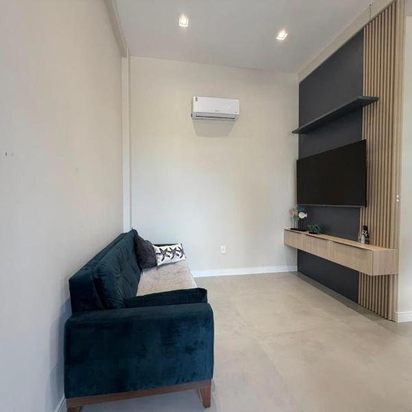 Apto com 2 suites, a 200 mts do mar