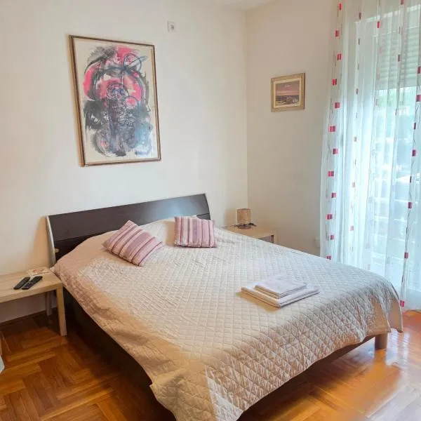 Laki Apartment، فندق في بودغوريتسا