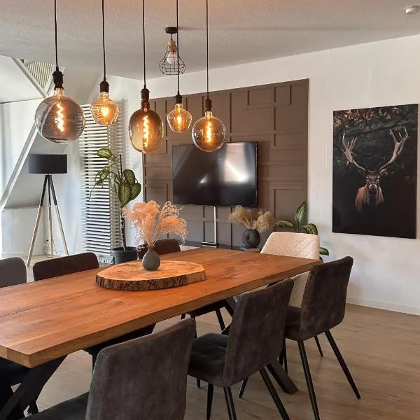 AMAO-Green - Penthouse Maisonette - Large Terrace - City Center, hotel sa Lahr
