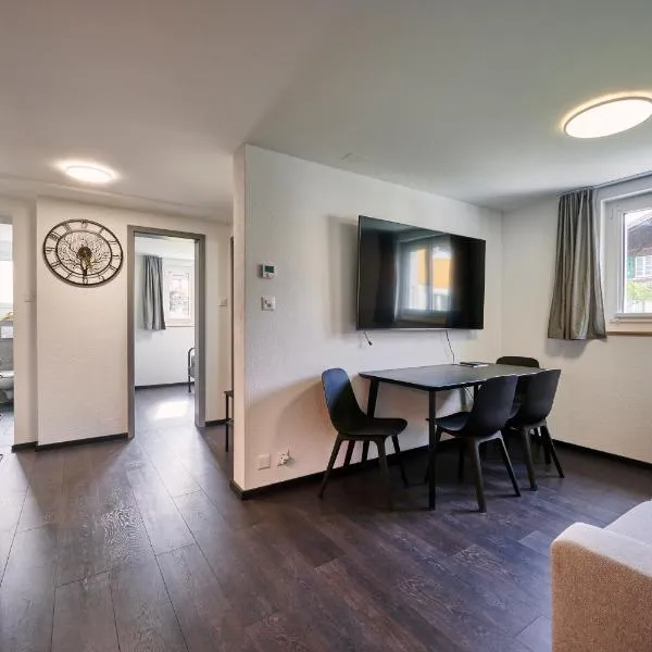 Clarke's Lakeside Chalet 1, hotel em Leissigen