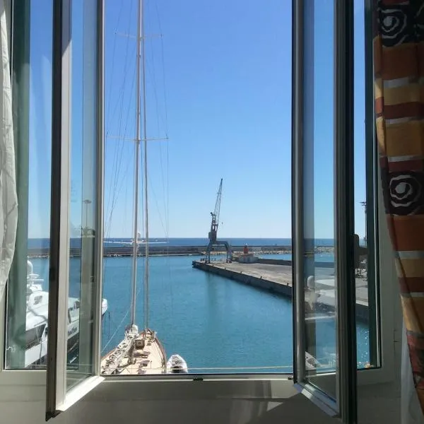 Casetta sul Porto โรงแรมในอิมเปรีอา