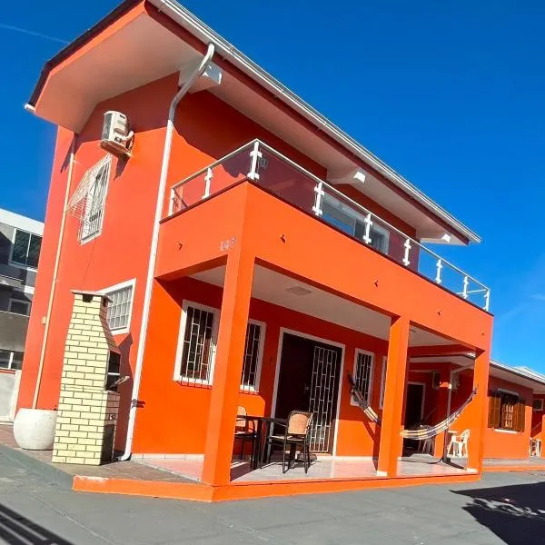Residencial Nosso Sonho - Aptos Completos 150m do Mar com Piscina, hotell i Palhoça