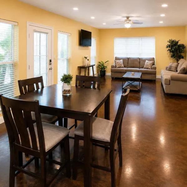 Ground Floor, 3BR, Free Parking, Near Refinery -E-, hotel a Moss Point
