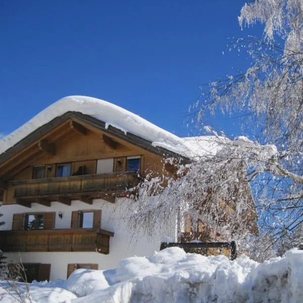 Appartements Haus Bachmann, hotel in San Candido