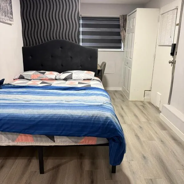 Cozy Room Ensuite Bath & Own Entrance Peaceful Stay, hotel in Delta