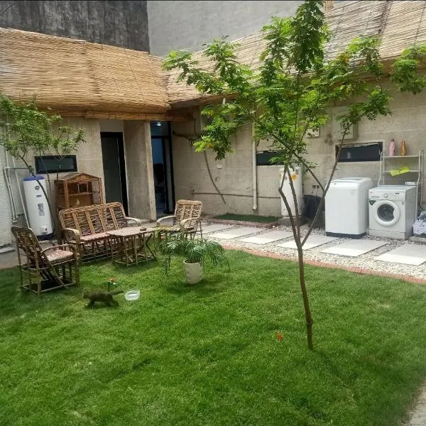 أسكن الكوخ في شارع الاميرات, hotell i Bagdad