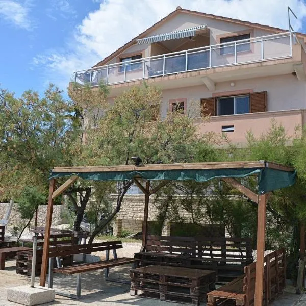 Apartments and rooms by the sea Nevidjane, Pasman - 11902, hotel v destinácii Neviđane